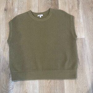 Sleeveless Knit Sweater/Vest